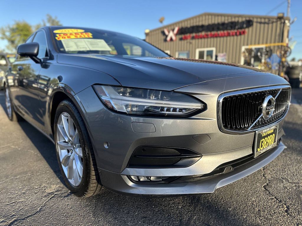 2017 Volvo S90 T6 Momentum