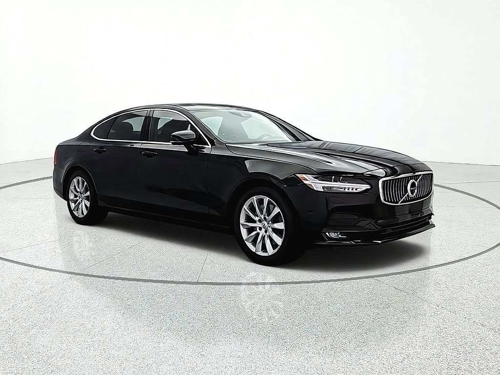 2017 Volvo S90 T6 Momentum