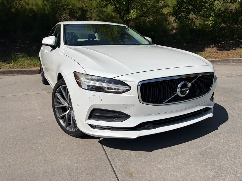 2017 Volvo S90 T6 Momentum