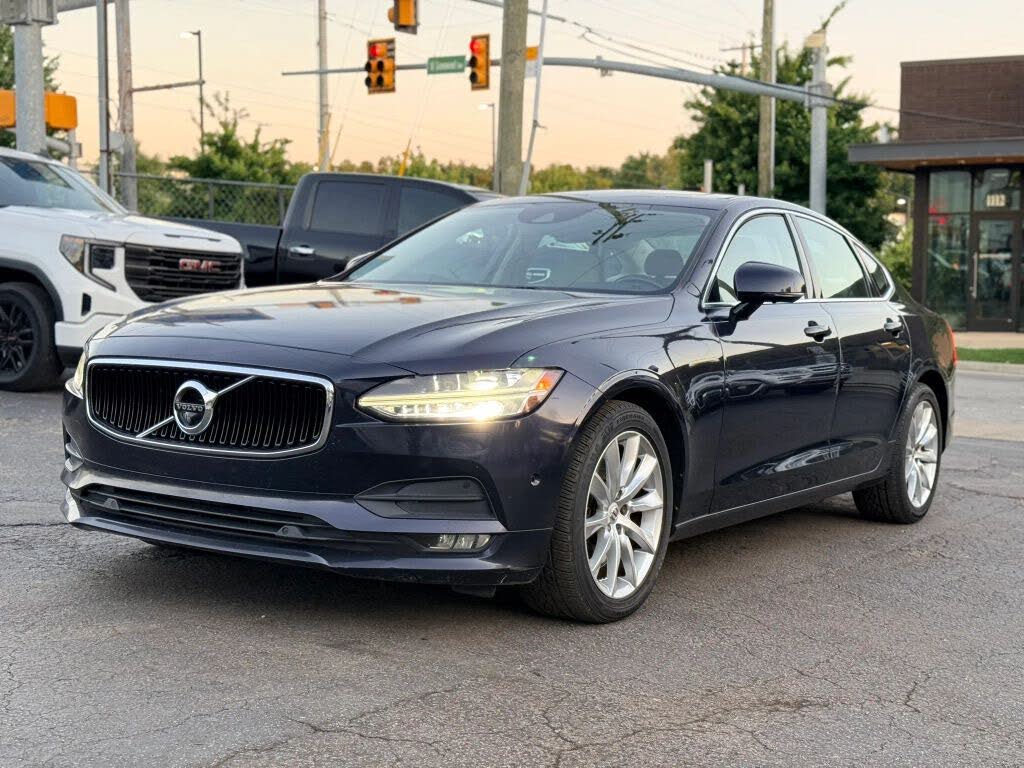 2017 Volvo S90 T6 Momentum
