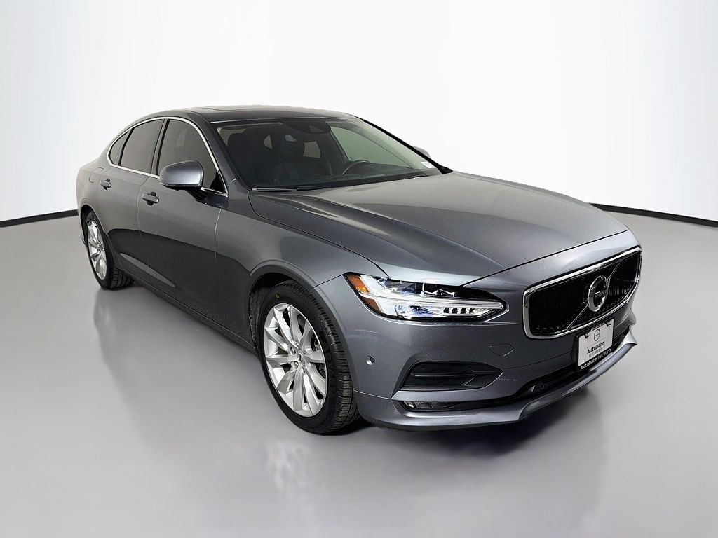 2017 Volvo S90 T6 Momentum