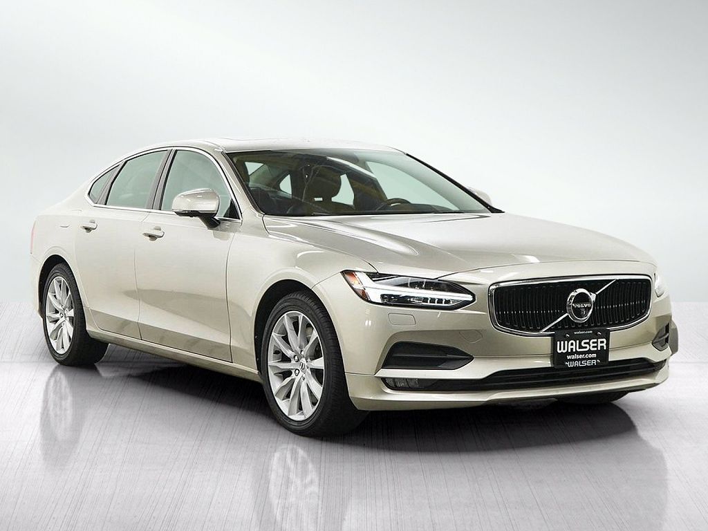 2017 Volvo S90 T6 Momentum