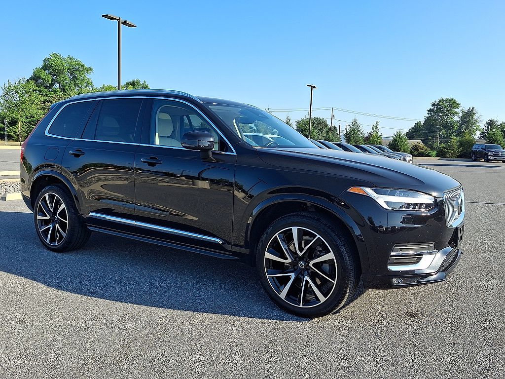 2023 Volvo XC90 B6 AWD Plus 6-Seater