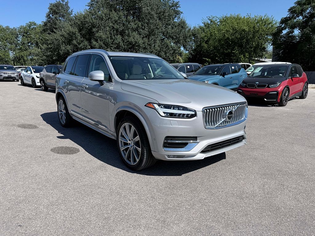 2023 Volvo XC90 B6 AWD Plus 6-Seater