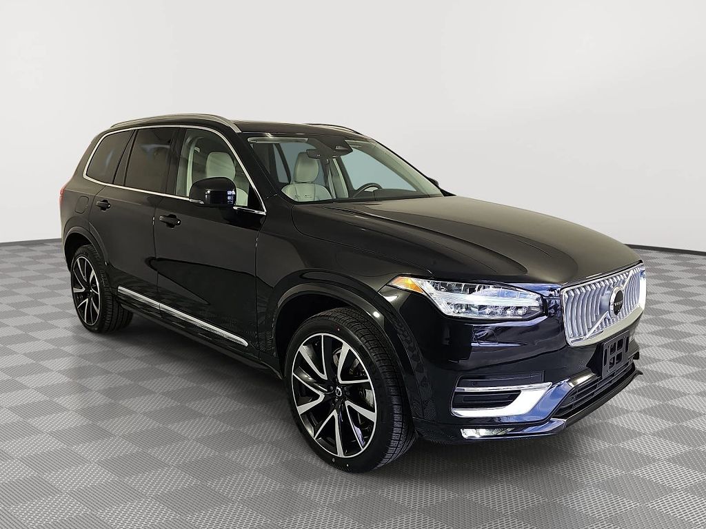 2024 Volvo XC90 B6 Plus