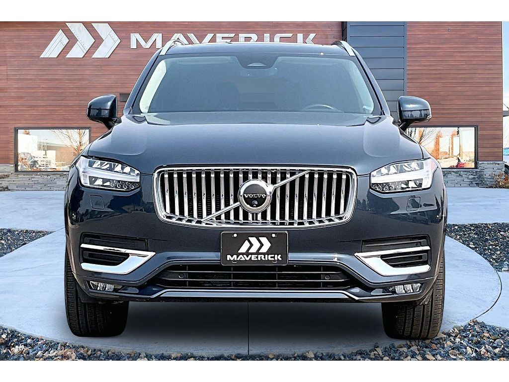 2024 Volvo XC90 B6 Plus