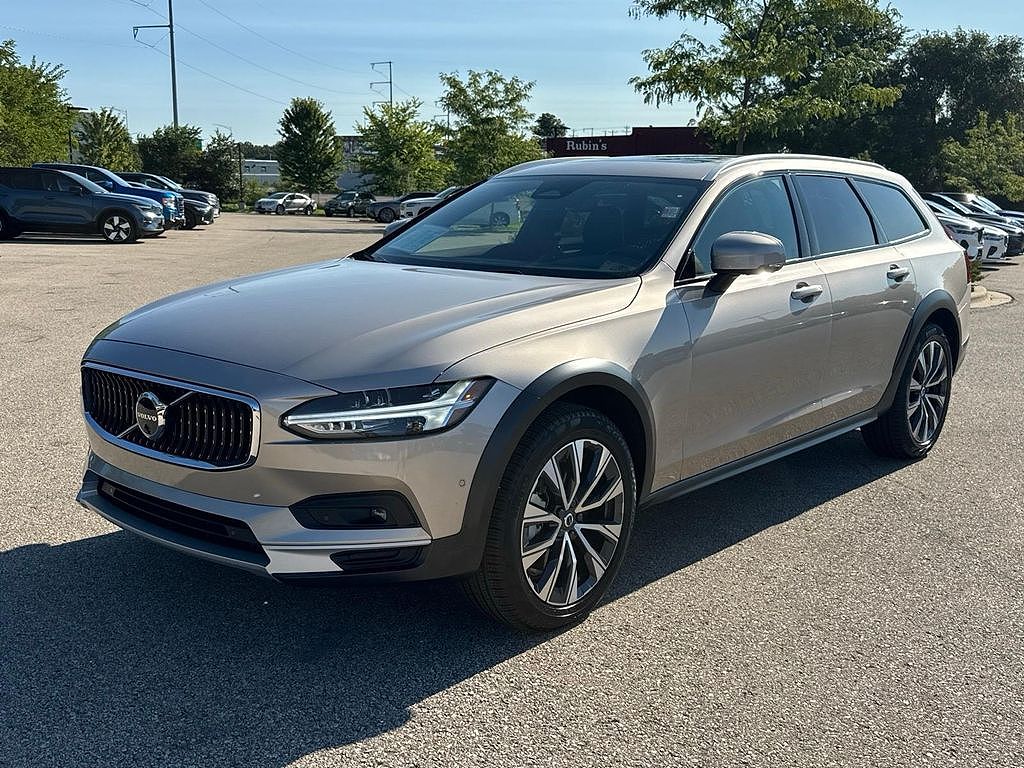2025 Volvo V90 B6 Plus