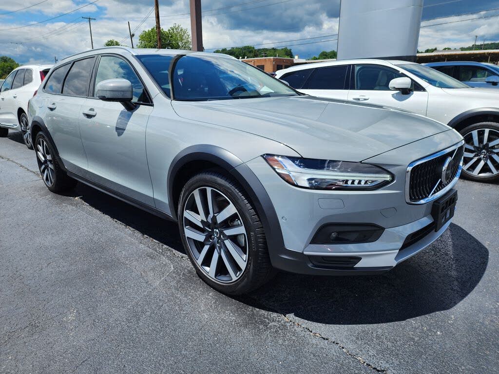 2025 Volvo V90 B6 Plus