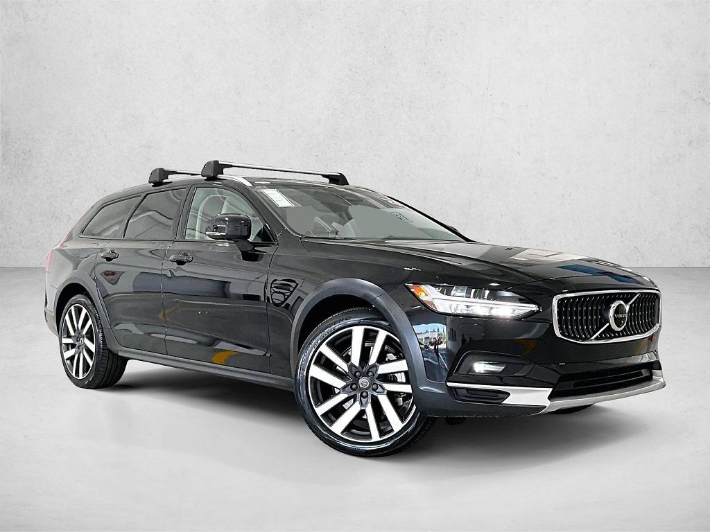 2025 Volvo V90 Cross Country B6 Plus
