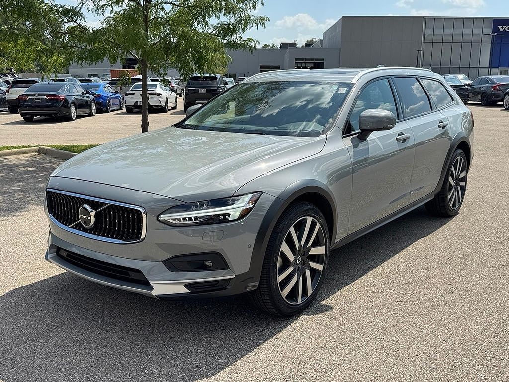 2025 Volvo V90 B6 Ultra