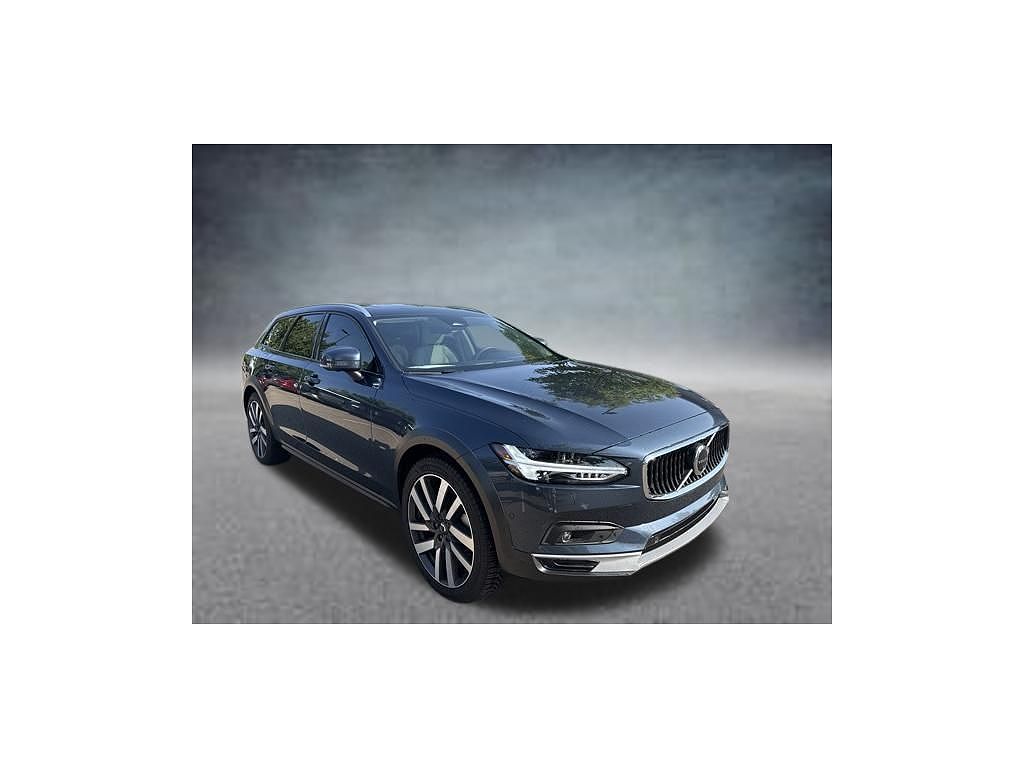 2025 Volvo V90 B6 Ultra