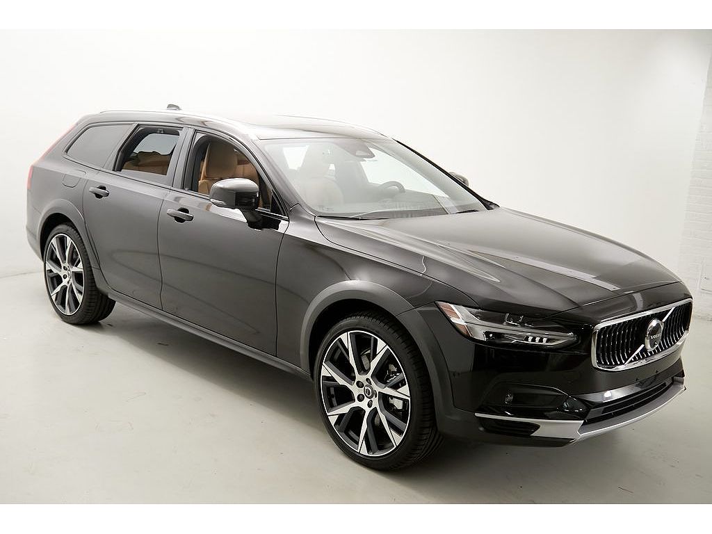 2025 Volvo V90 B6 Ultra