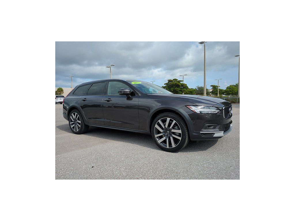 2022 Volvo V90 B6