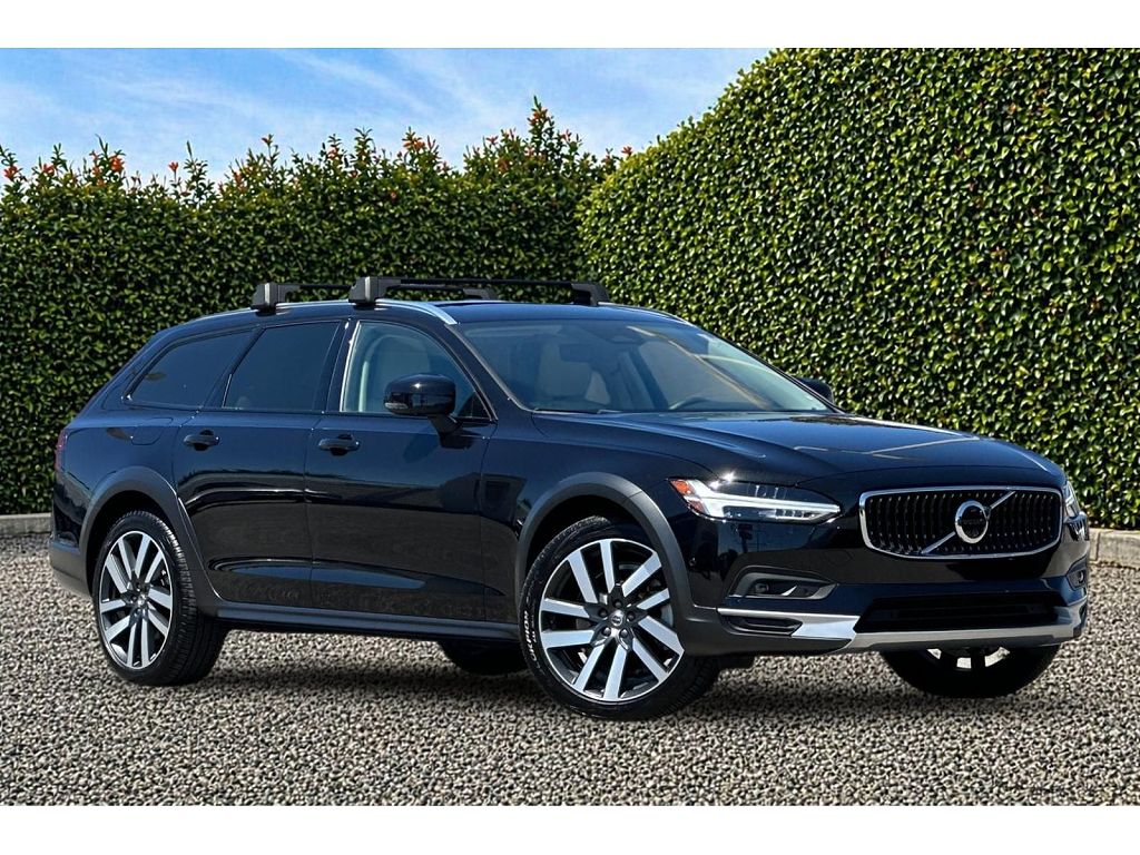 2025 Volvo V90 B6 Ultra