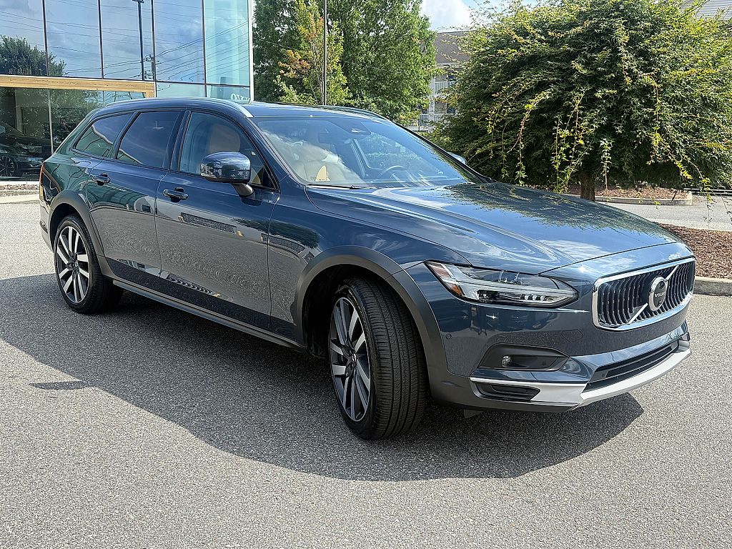2025 Volvo V90 B6 Ultra