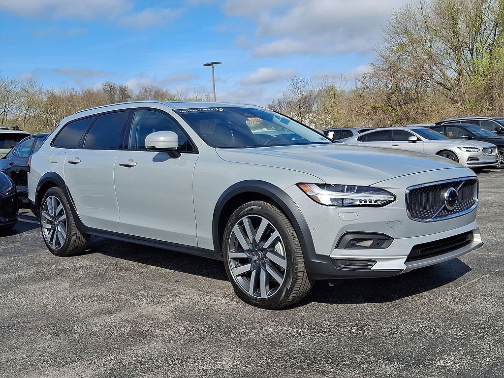 2025 Volvo V90 B6 Ultra