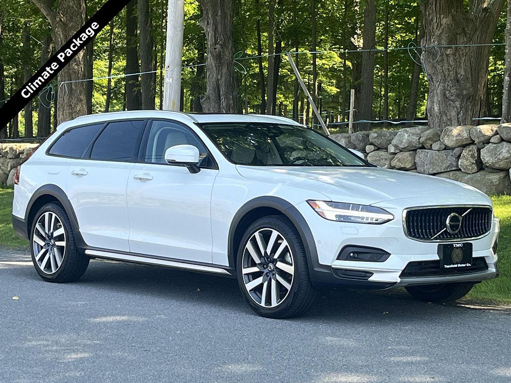 2023 Volvo V90 B6 Plus