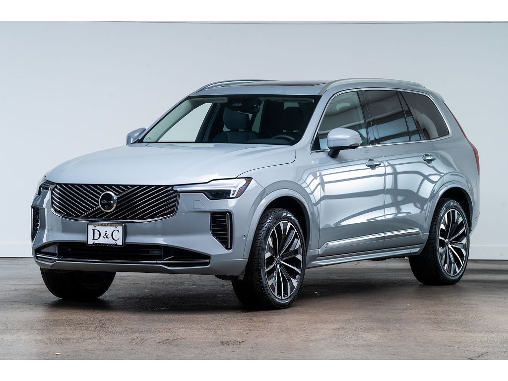 2025 Volvo XC90 B6 Plus