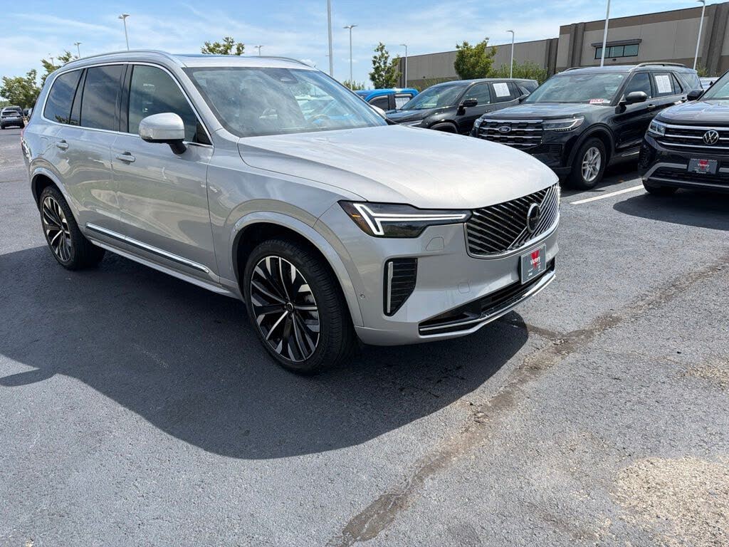 2025 Volvo XC90 B6 Plus