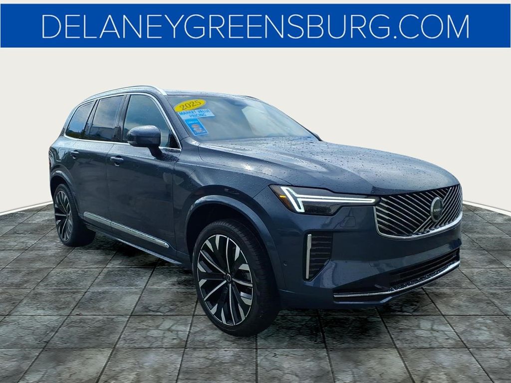 2025 Volvo XC90 B6 Plus