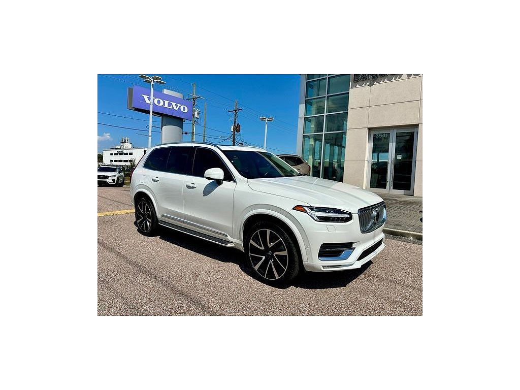 2024 Volvo XC90 B6 Plus