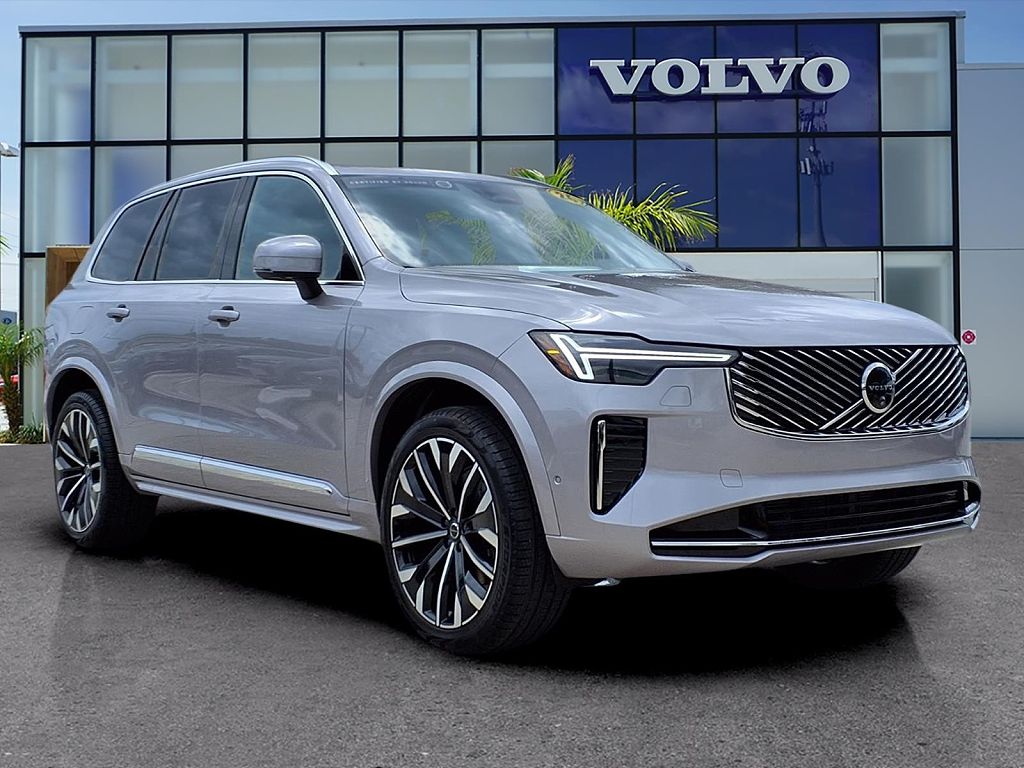 2026 Volvo XC90 B6 Plus