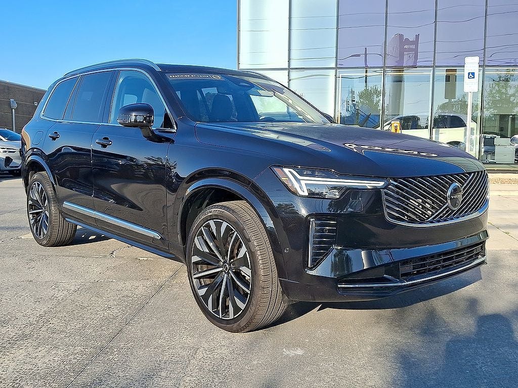 2026 Volvo XC90 B6 Plus