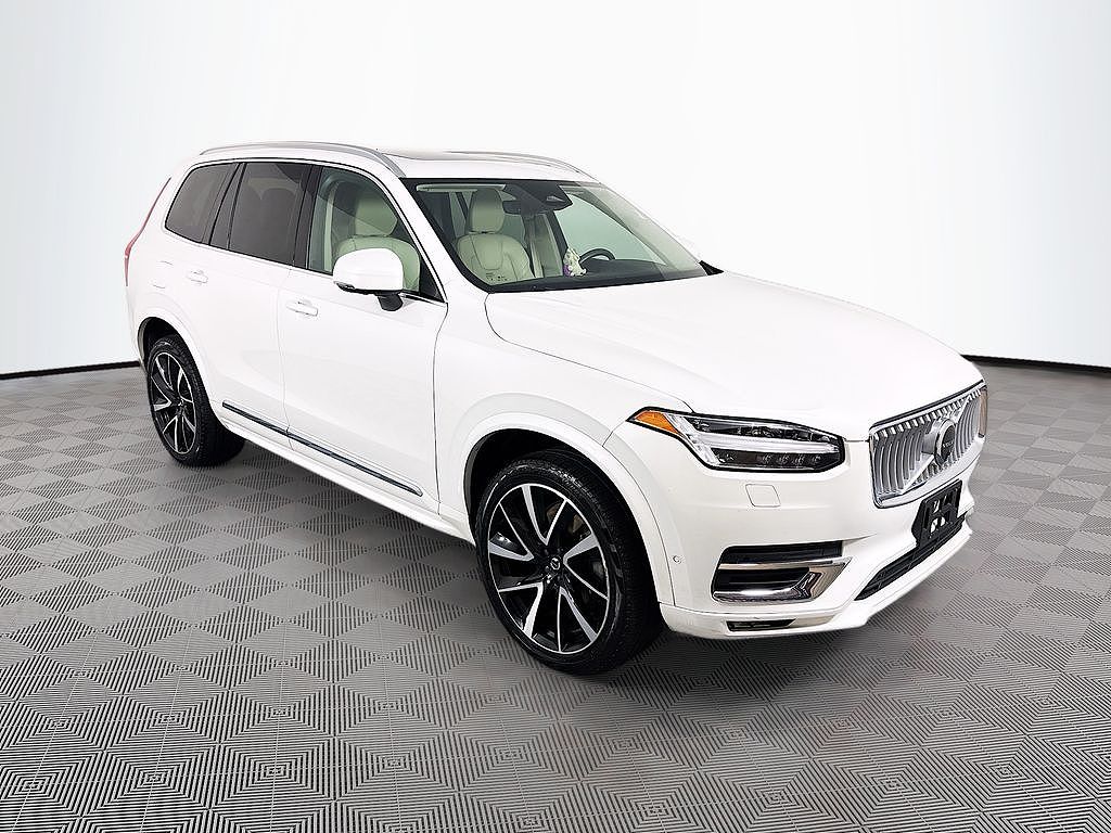 2024 Volvo XC90 B6 Plus