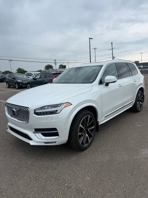 2024 Volvo XC90 B6 Plus