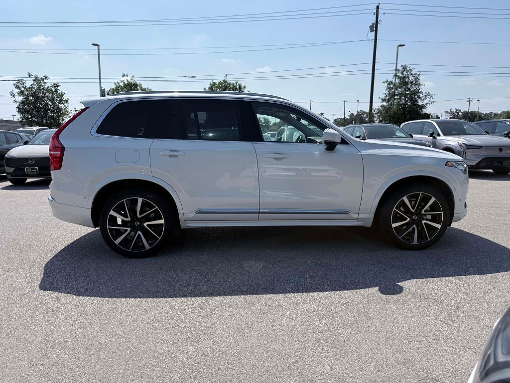 2024 Volvo XC90 B6 Plus Bright 7-Seater