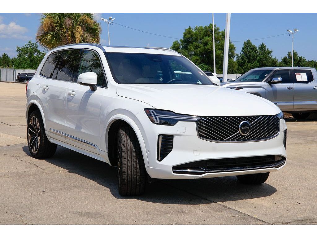 2026 Volvo XC90 B6 Plus