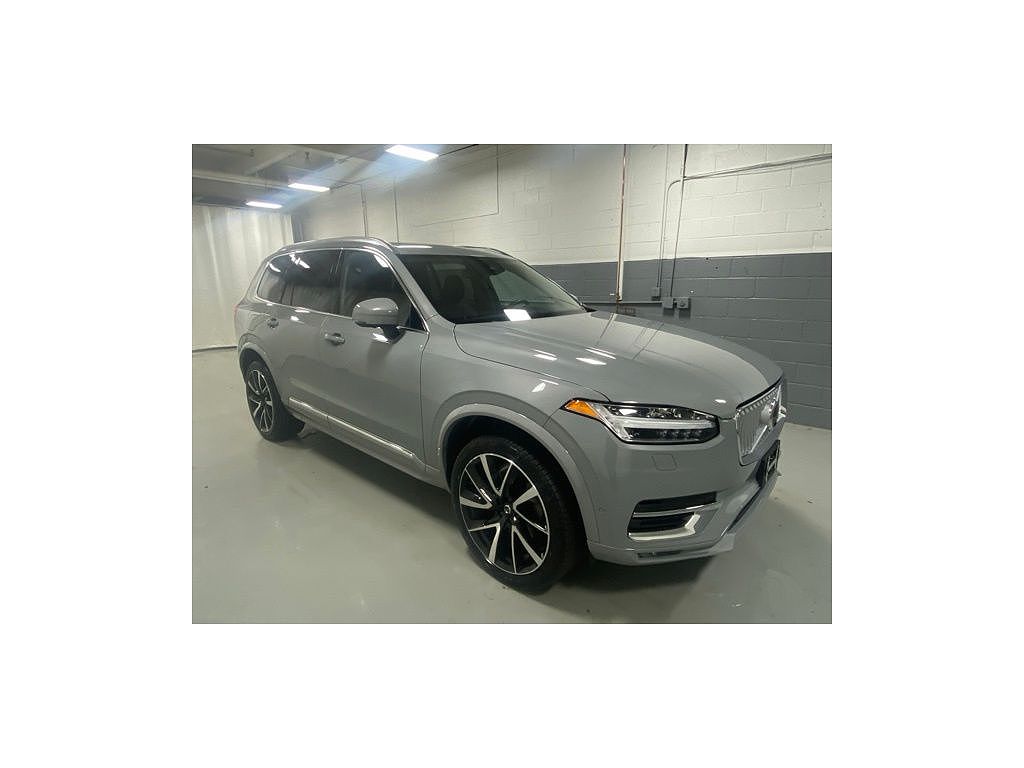2024 Volvo XC90 B6 Plus