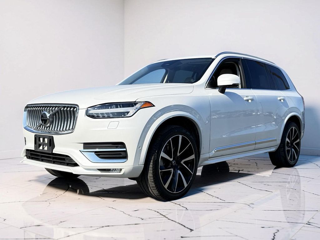 2024 Volvo XC90 B6 Plus