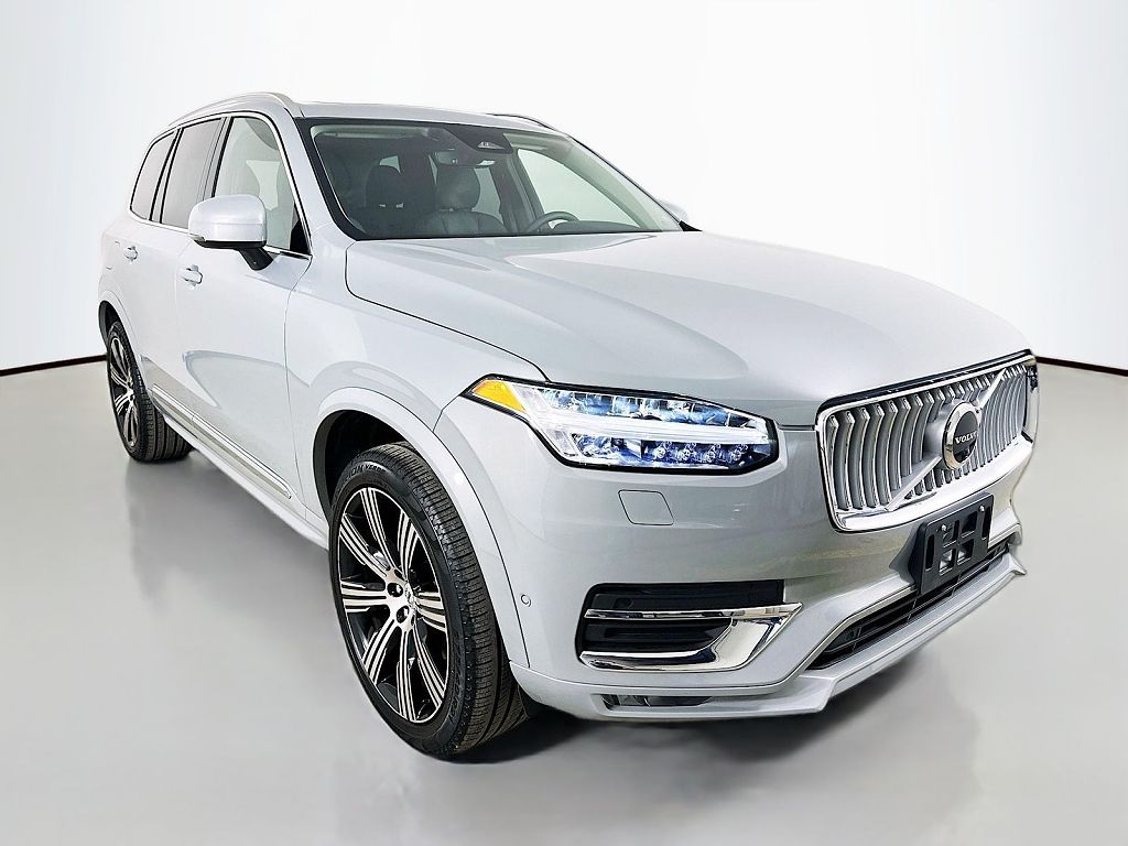 2025 Volvo XC90 B6 Plus