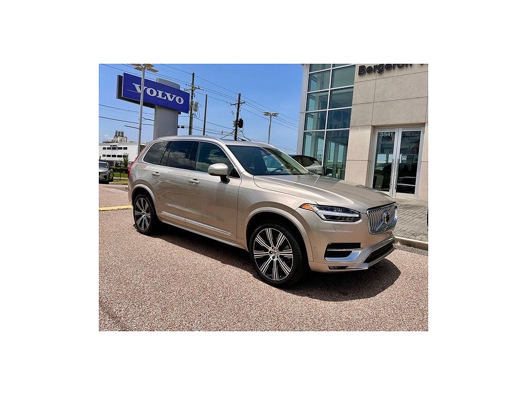 2024 Volvo XC90 B6 Plus