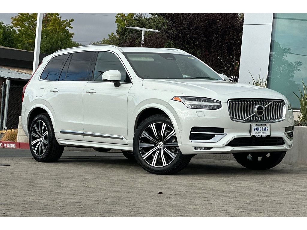 2023 Volvo XC90 B6 Plus Bright