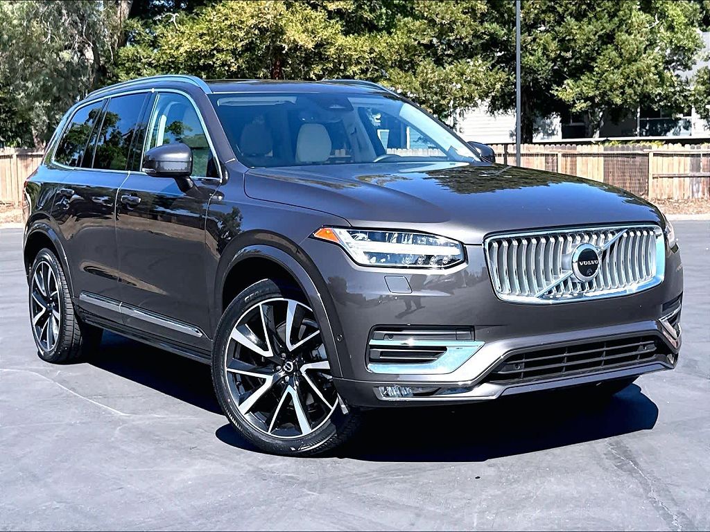 2023 Volvo XC90 B6 Plus Bright
