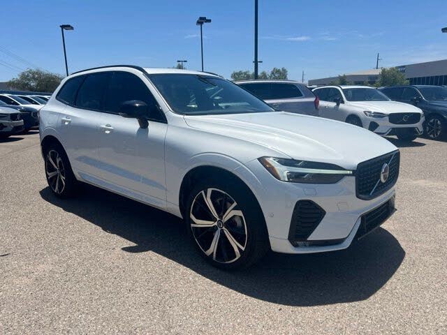 2022 Volvo XC60 B6 R-Design