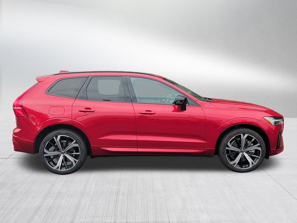 2023 Volvo XC60 B6 Ultimate Dark
