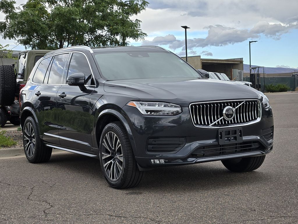 2022 Volvo XC90 T5 Momentum