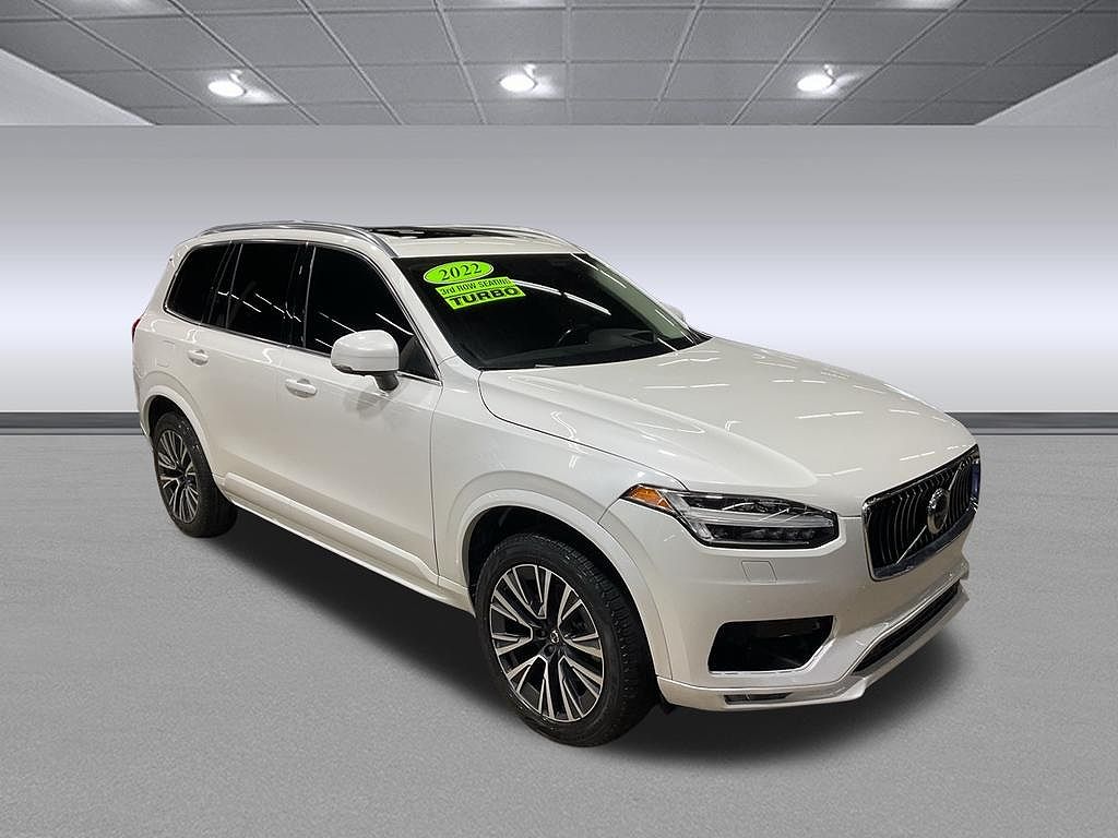 2022 Volvo XC90 T5 Momentum
