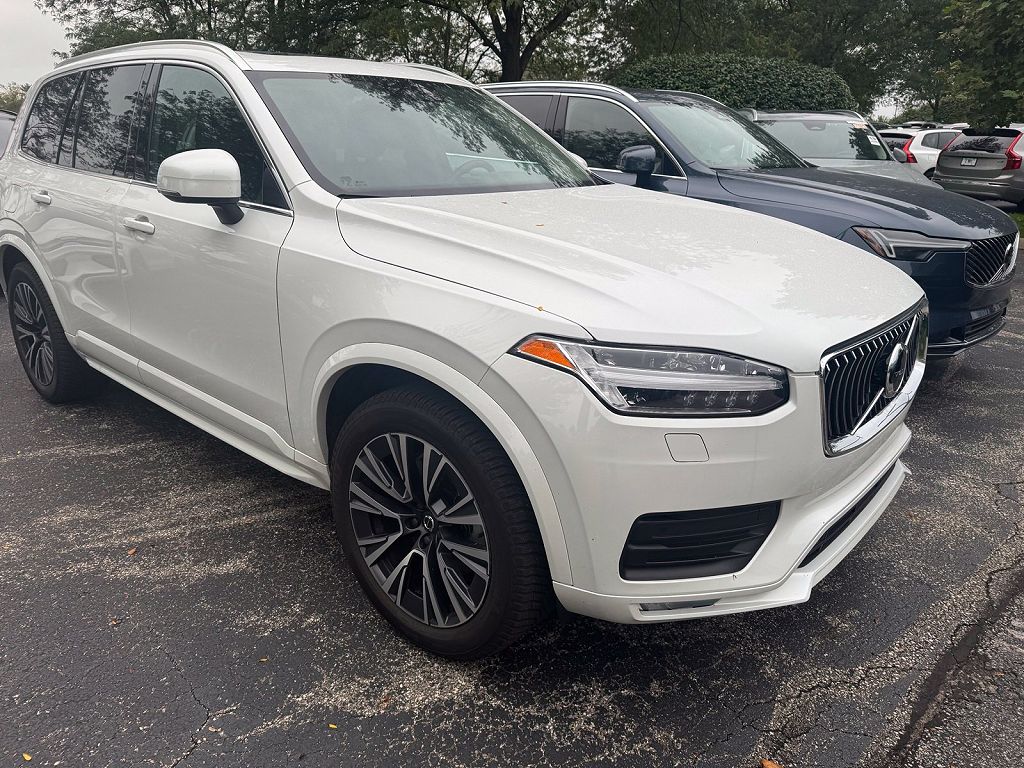 2022 Volvo XC90 T5 Momentum