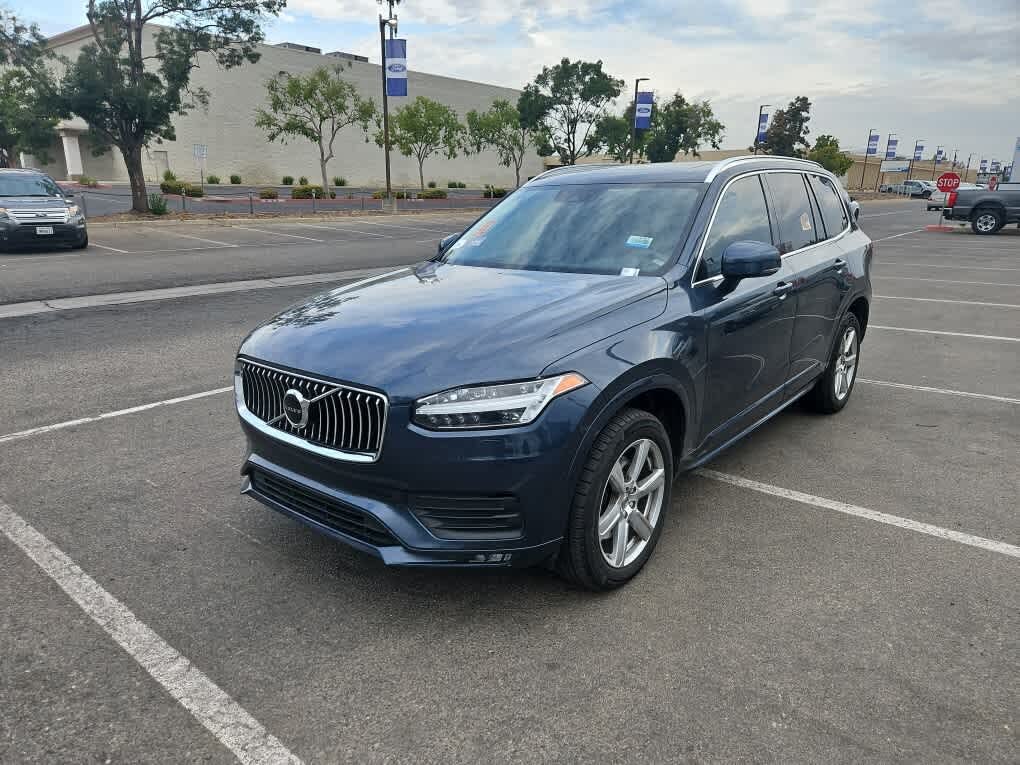 2022 Volvo XC90 Momentum