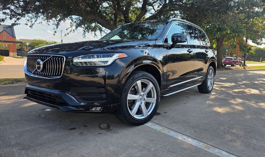2022 Volvo XC90 T5 Momentum