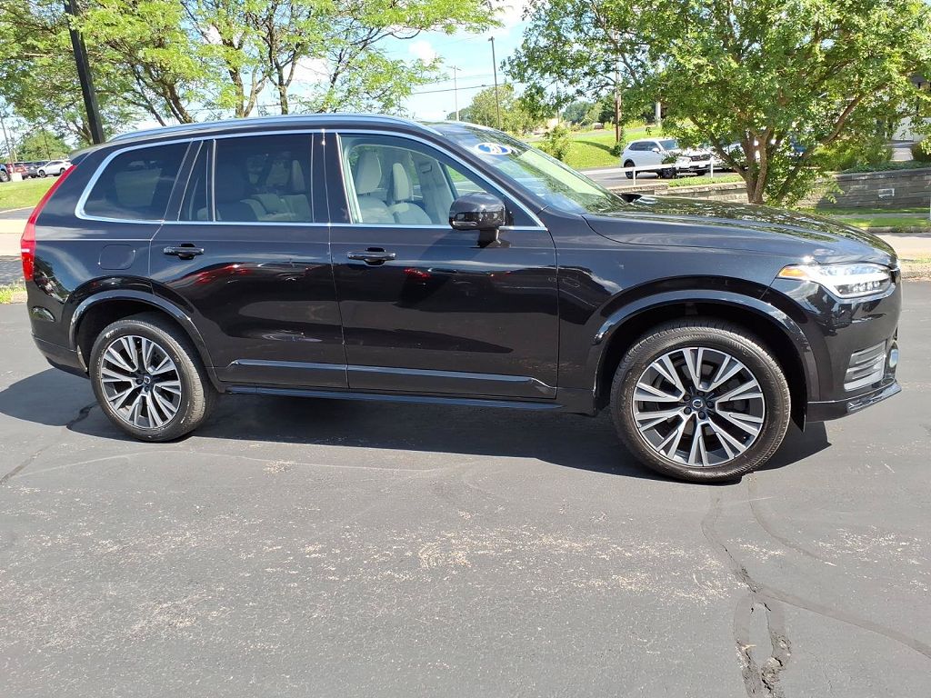 2020 Volvo XC90 T5 Momentum 7 Passenger