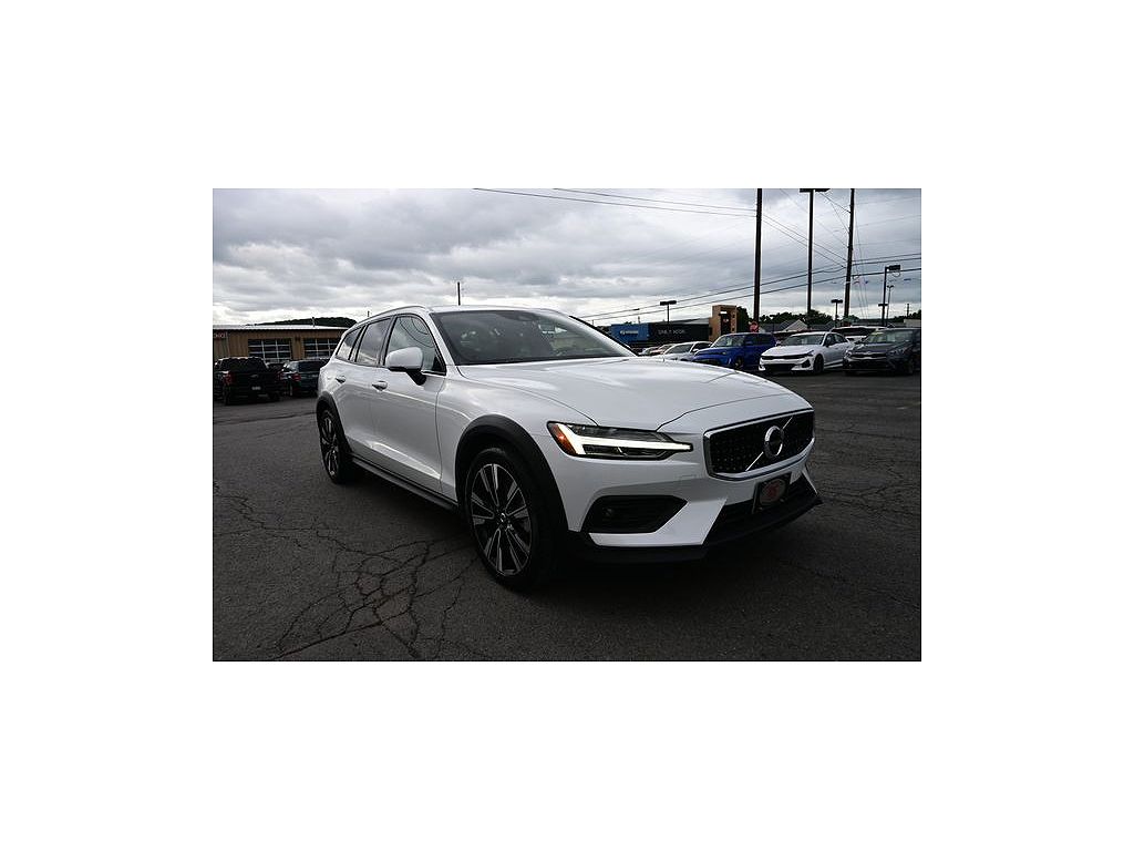 2021 Volvo V60 Cross Country T5