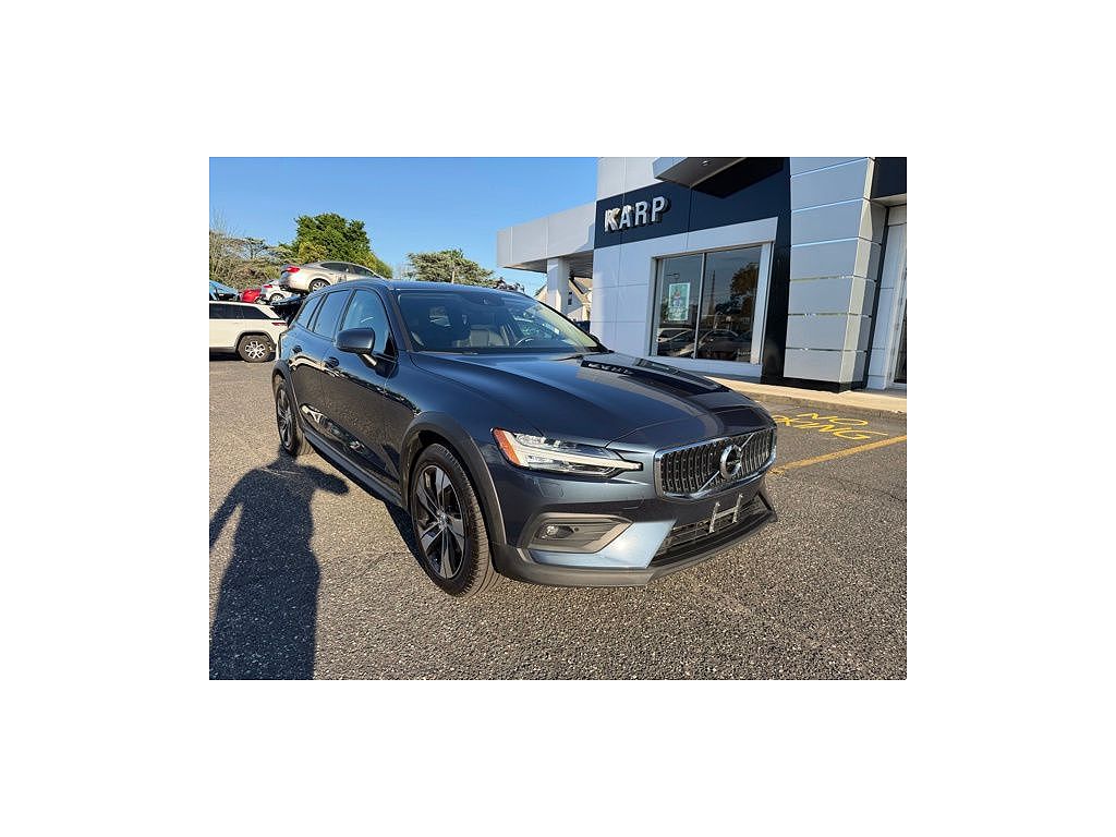 2022 Volvo V60 T5