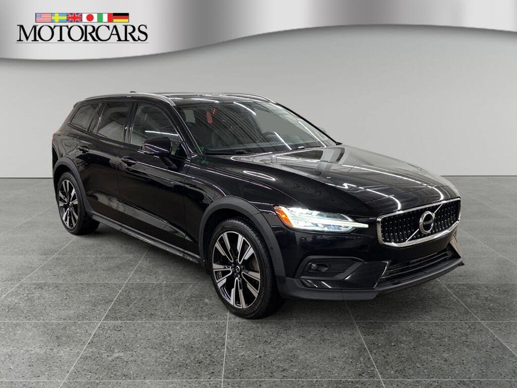 2022 Volvo V60 Cross Country T5