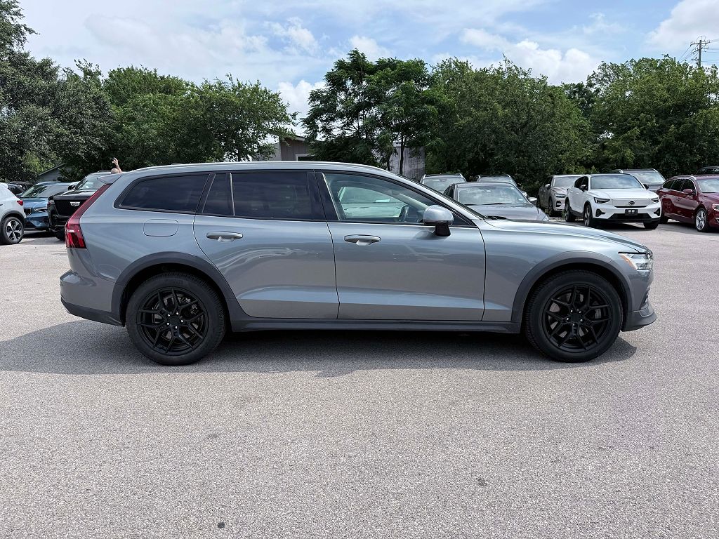 2021 Volvo V60 Cross Country T5