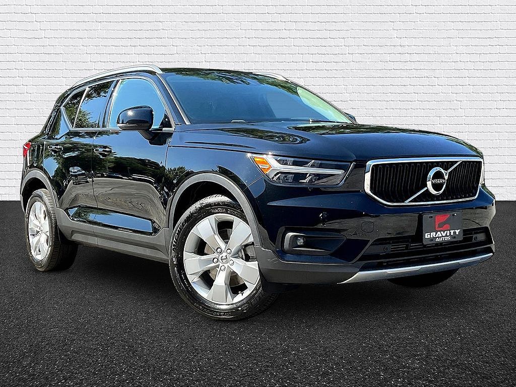 2022 Volvo XC40 T5 Momentum